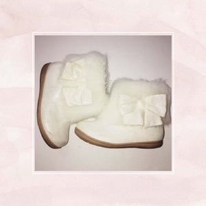 Gymboree Shimmer Furry Boots Sz 6